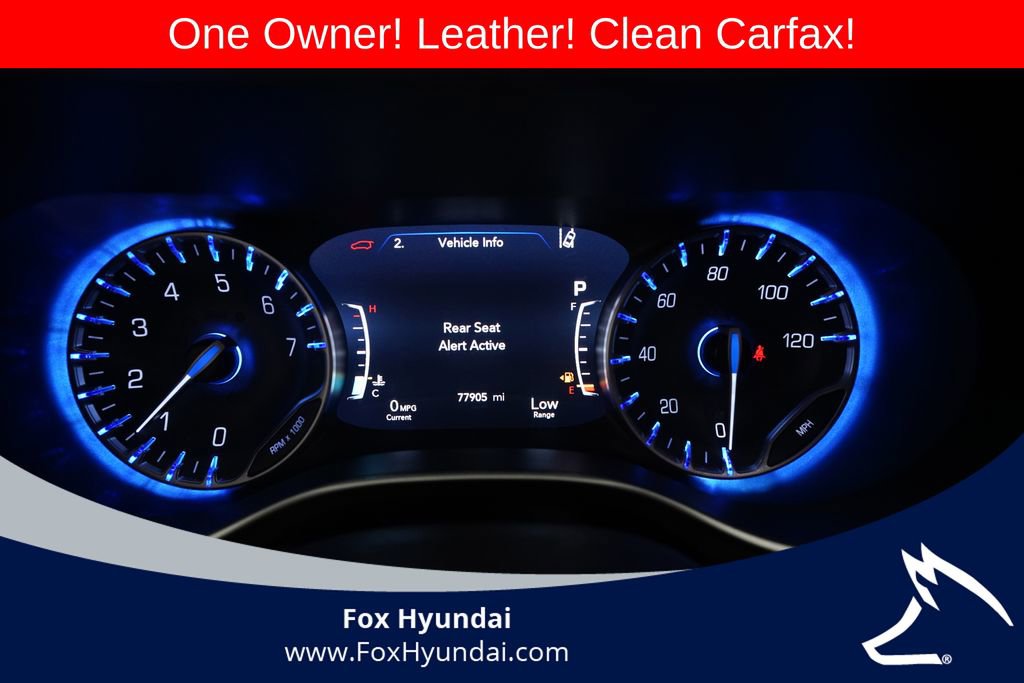 Used 2023 Chrysler Pacifica Touring-L FWD image 2