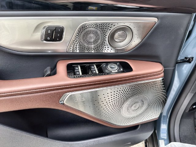 New 2026 Lincoln Nautilus Reserve AWD/4WD image 13