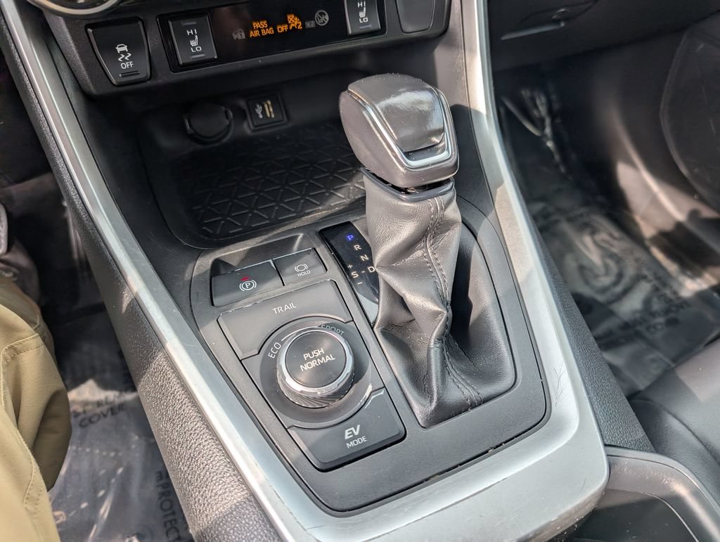 Used 2023 Toyota RAV4 XLE Premium AWD/4WD image 25