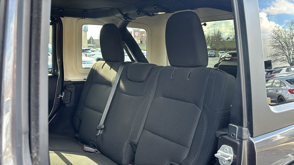 Used 2019 Jeep Wrangler Unlimited Sahara image 27