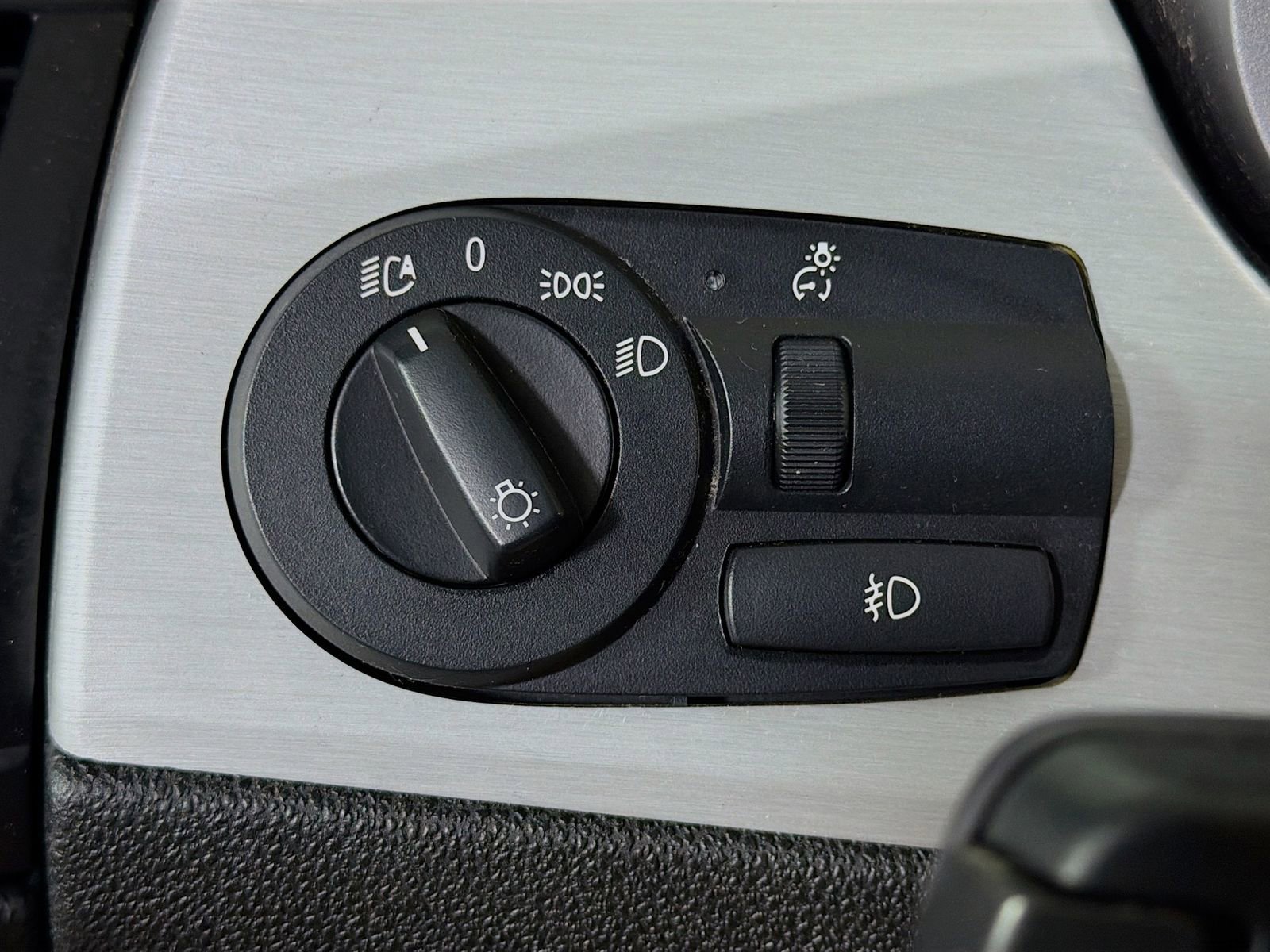 Used 2006 BMW Z4 3.0i image 11