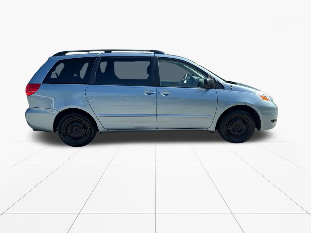 Used 2010 Toyota Sienna LE FWD image 9