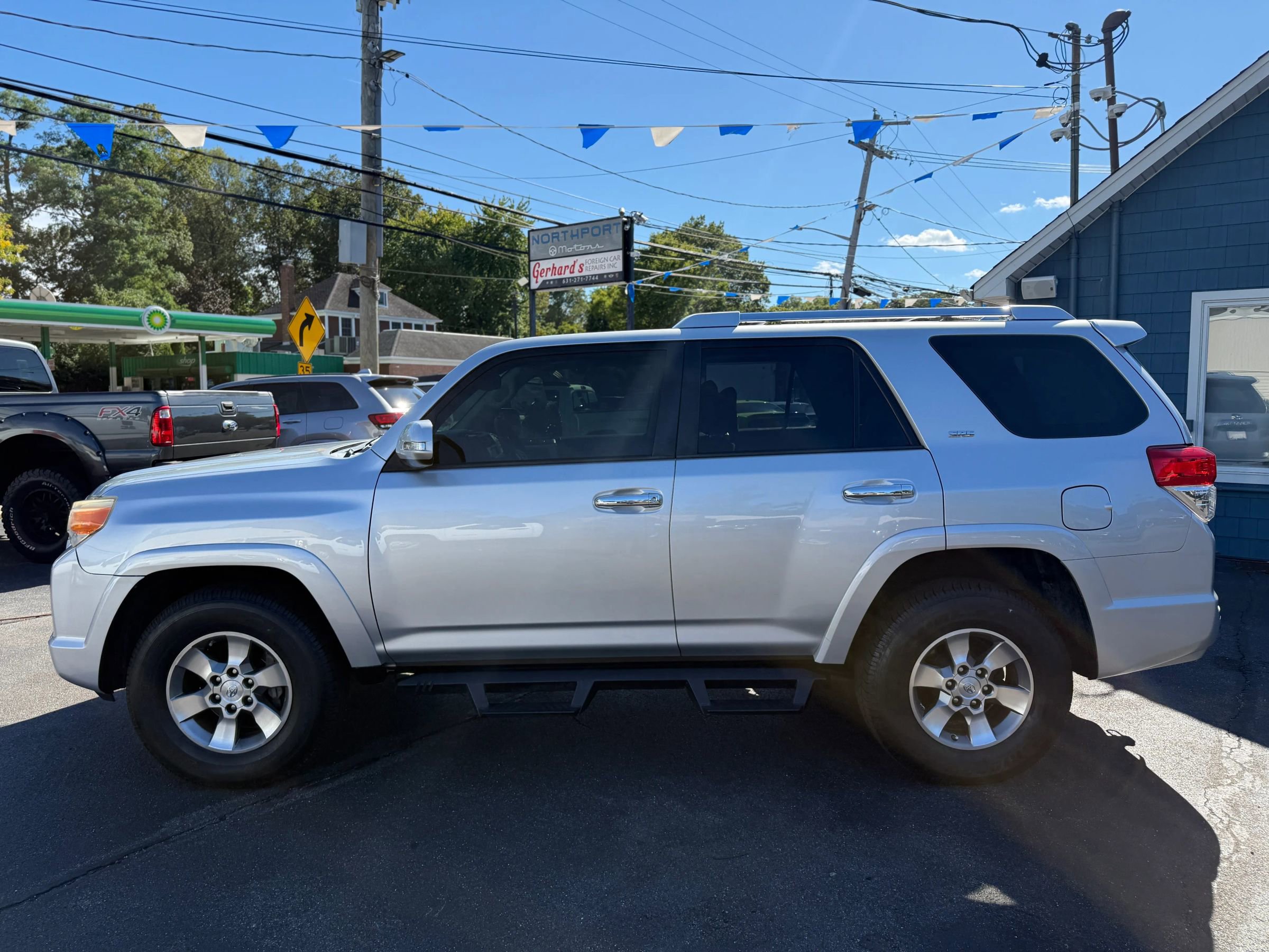 Used 2012 Toyota 4Runner SR5 image 10