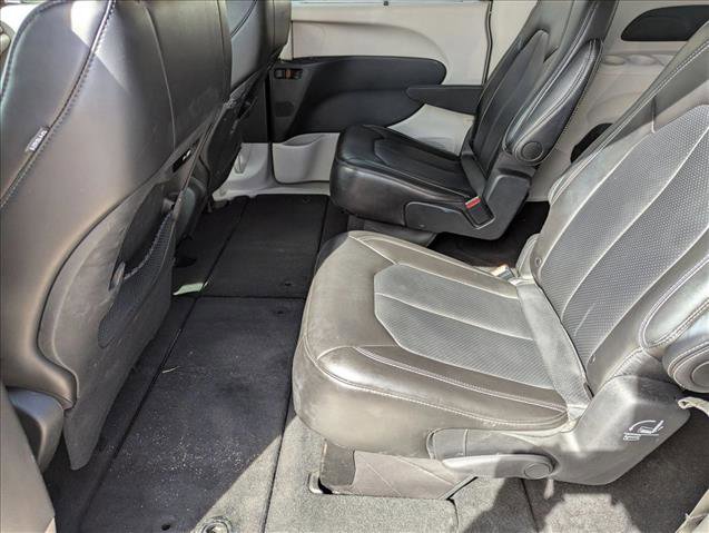 Used 2024 Chrysler Pacifica Touring-L image 19