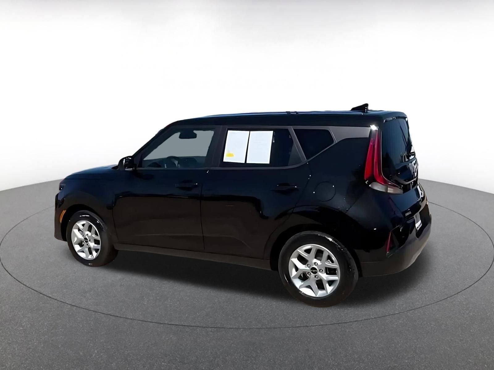 Used 2025 Kia Soul LX w/ LX Technology Package image 8
