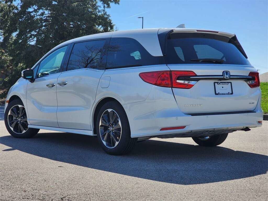 Used 2023 Honda Odyssey Elite image 12