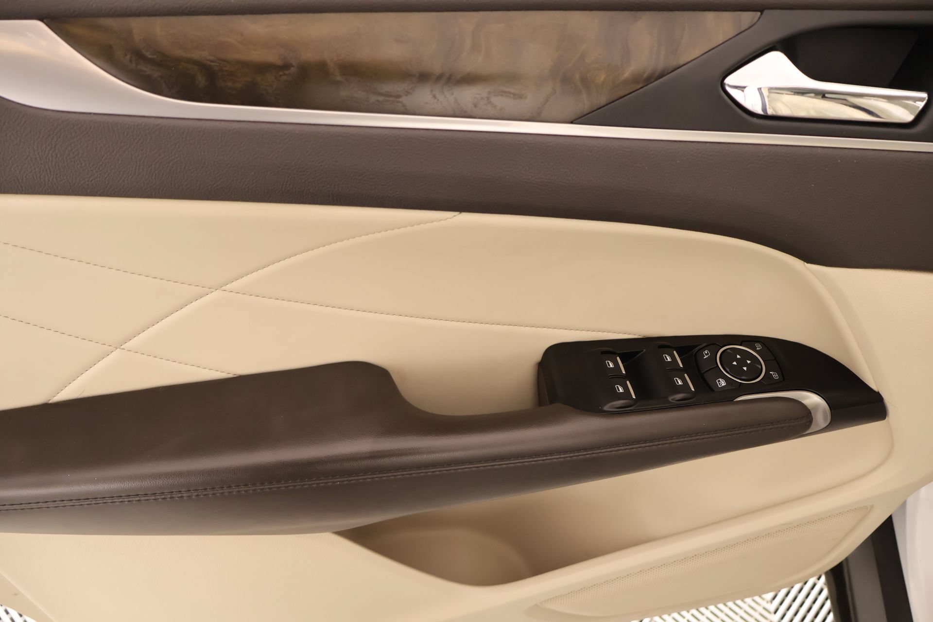 Used 2019 Lincoln MKC Reserve w/ MKC Climate Package FWD image 16