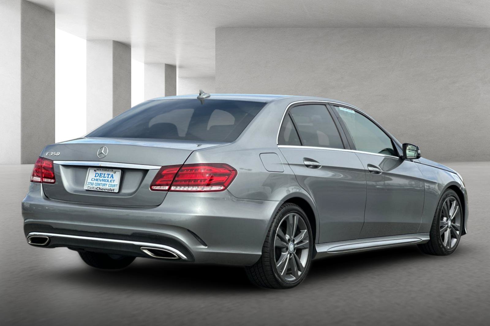 Used 2014 Mercedes-Benz E 350 Sedan image 4