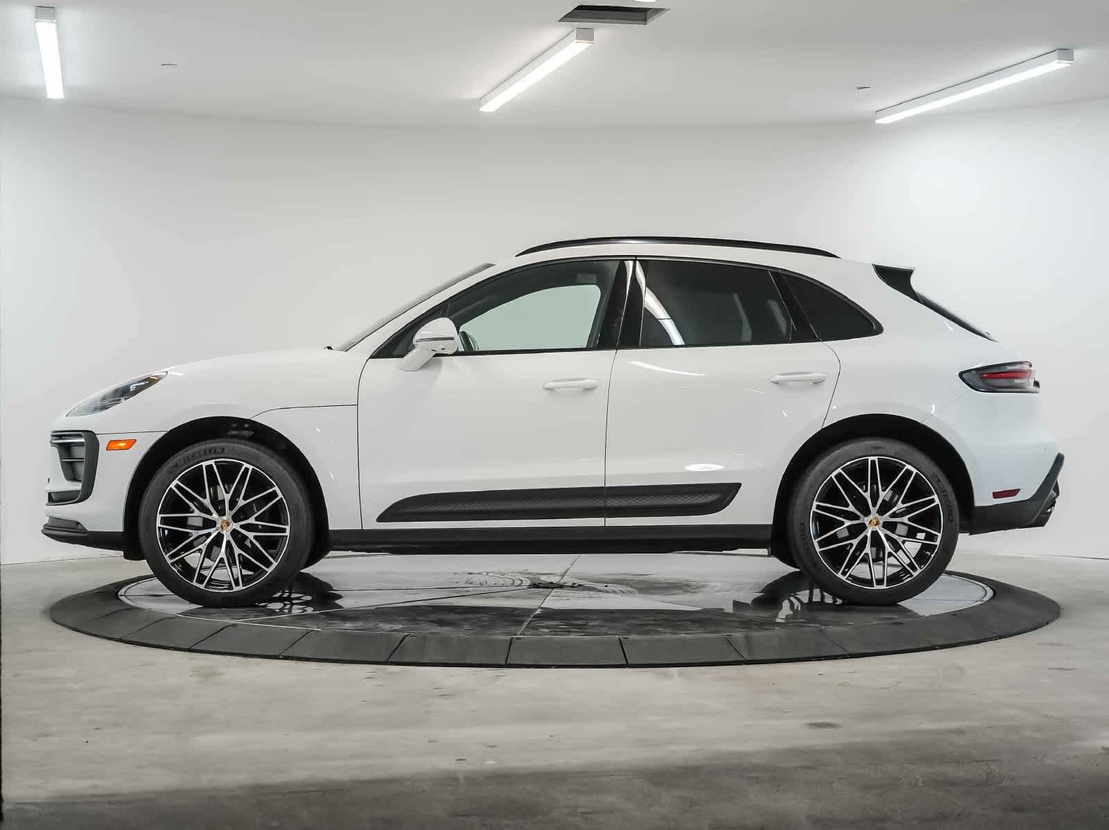 Certified 2026 Porsche Macan AWD/4WD image 2