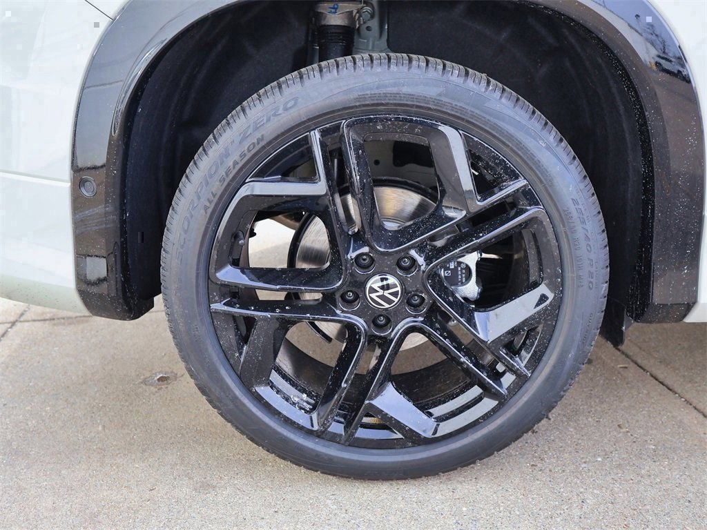 New 2026 Volkswagen Tiguan SE R-Line FWD image 9