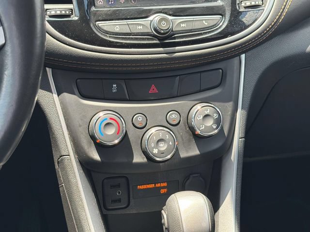 Used 2022 Chevrolet Trax LT w/ LT Convenience Package FWD image 15
