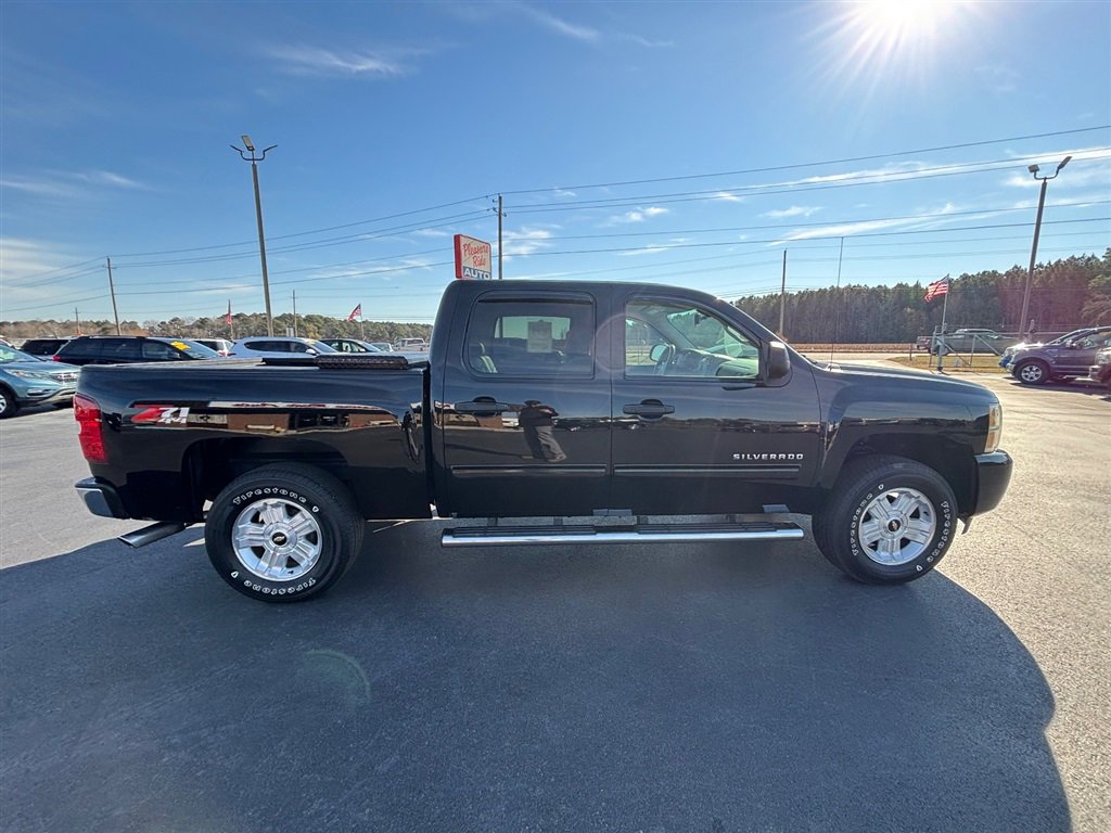 Used 2011 Chevrolet Silverado 1500 LT w/ All-Star Edition AWD/4WD image 9