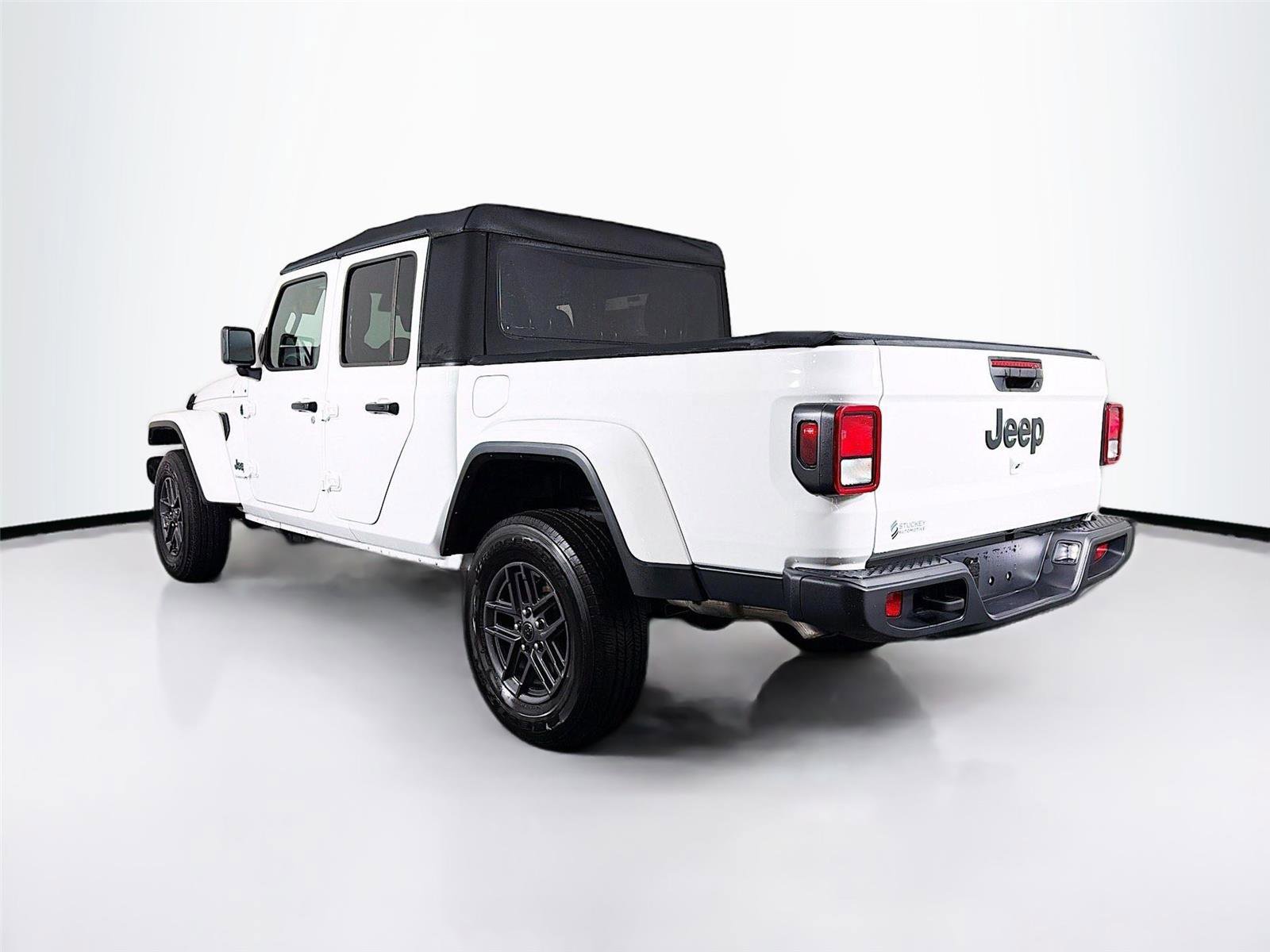 Used 2024 Jeep Gladiator Sport AWD/4WD image 5