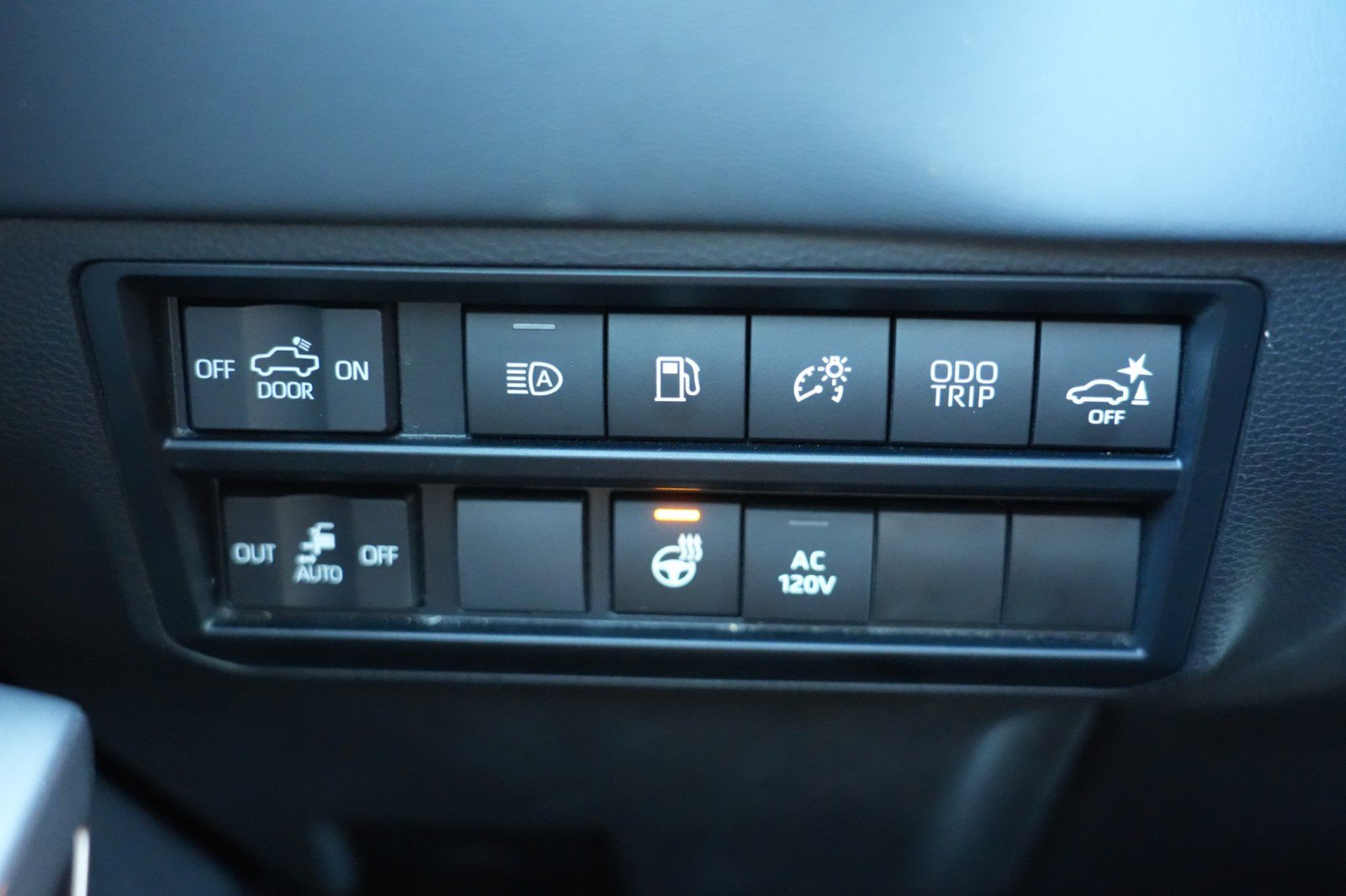 Used 2023 Toyota Tundra Platinum w/ Advanced Package AWD/4WD image 19