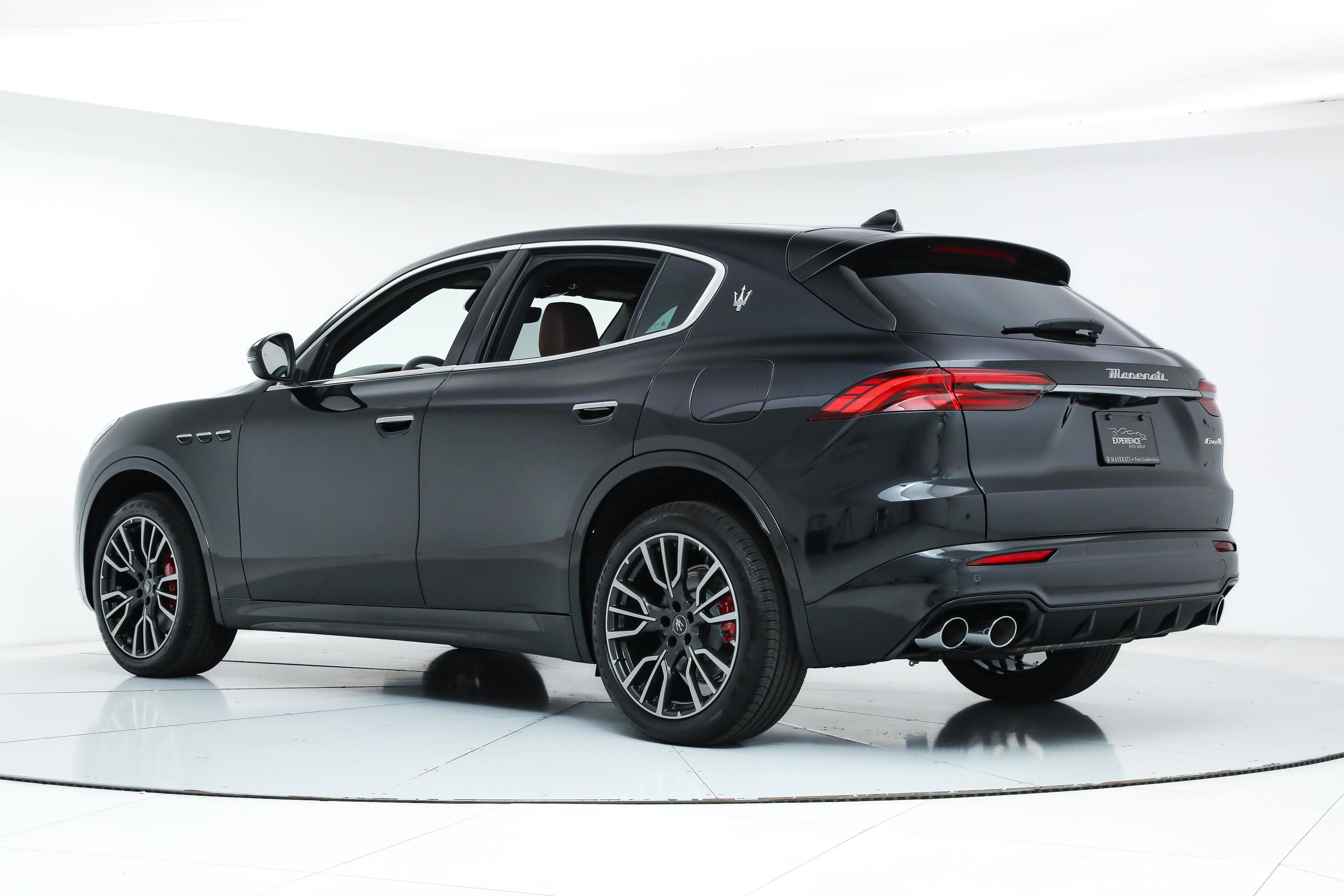 New 2025 Maserati Grecale GT image 3
