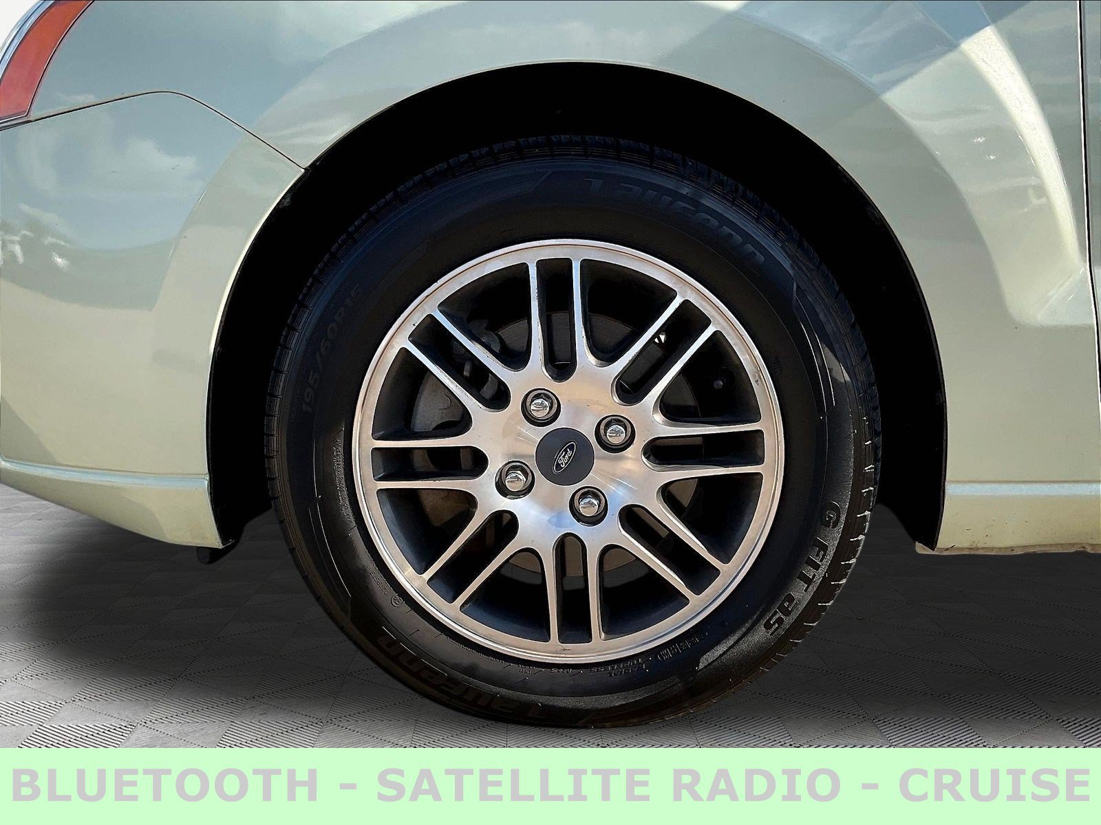 Used 2010 Ford Focus SE FWD image 34