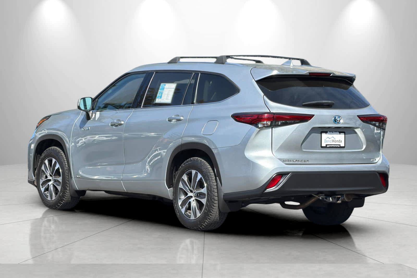 Used 2020 Toyota Highlander XLE AWD/4WD image 6