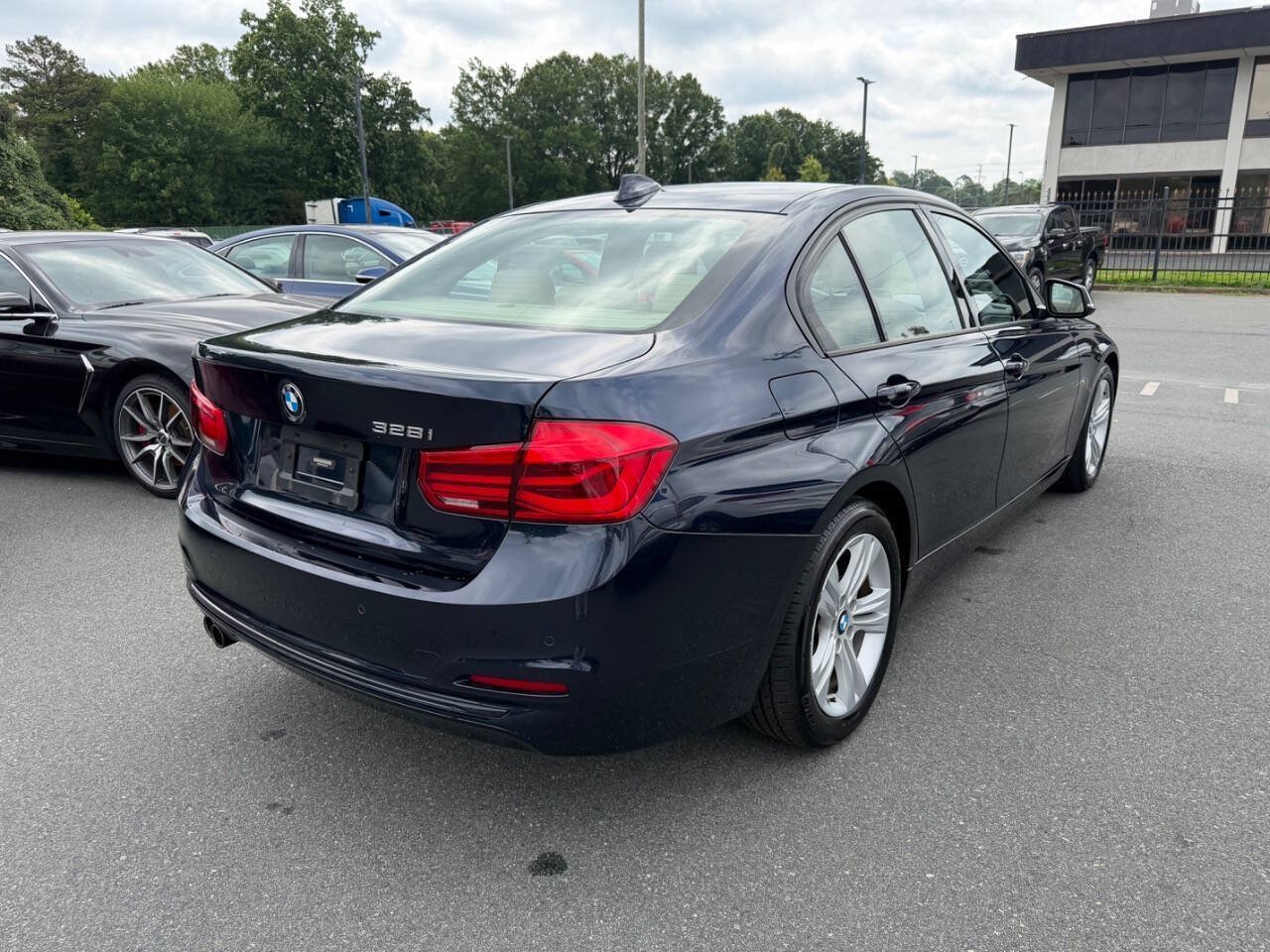 Used 2016 BMW 328i Sedan RWD image 4