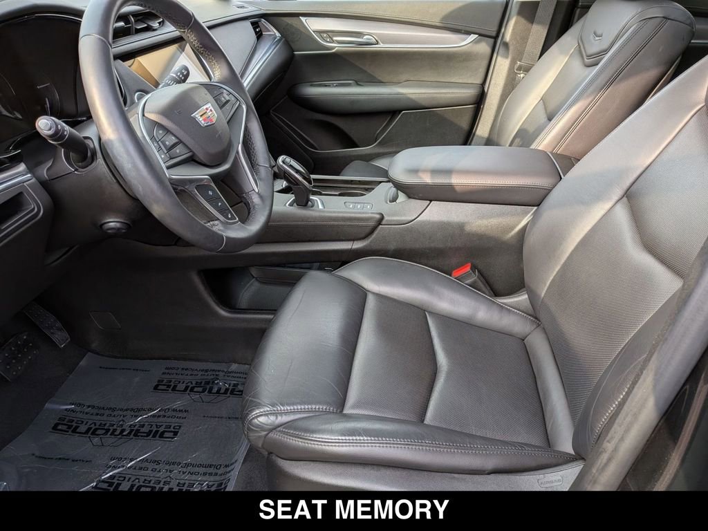 Used 2018 Cadillac XT5 Luxury w/ Driver Awareness Package image 3