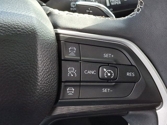 Used 2023 Jeep Grand Cherokee Altitude AWD/4WD image 22