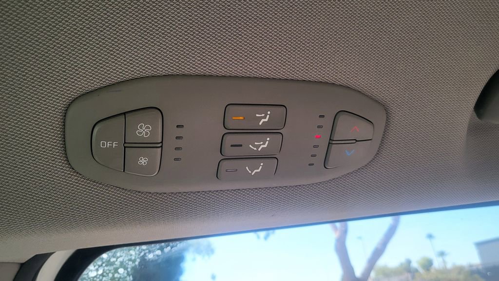 Used 2018 Kia Sedona L image 36