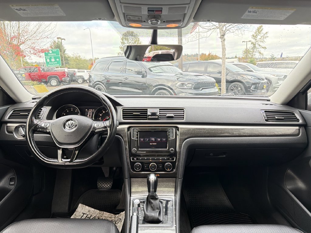 Used 2018 Volkswagen Passat 2.0T SE FWD image 21