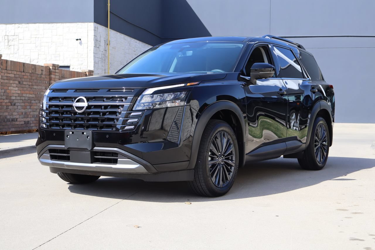 Used 2026 Nissan Pathfinder SL w/ SL Premium Package FWD image 2