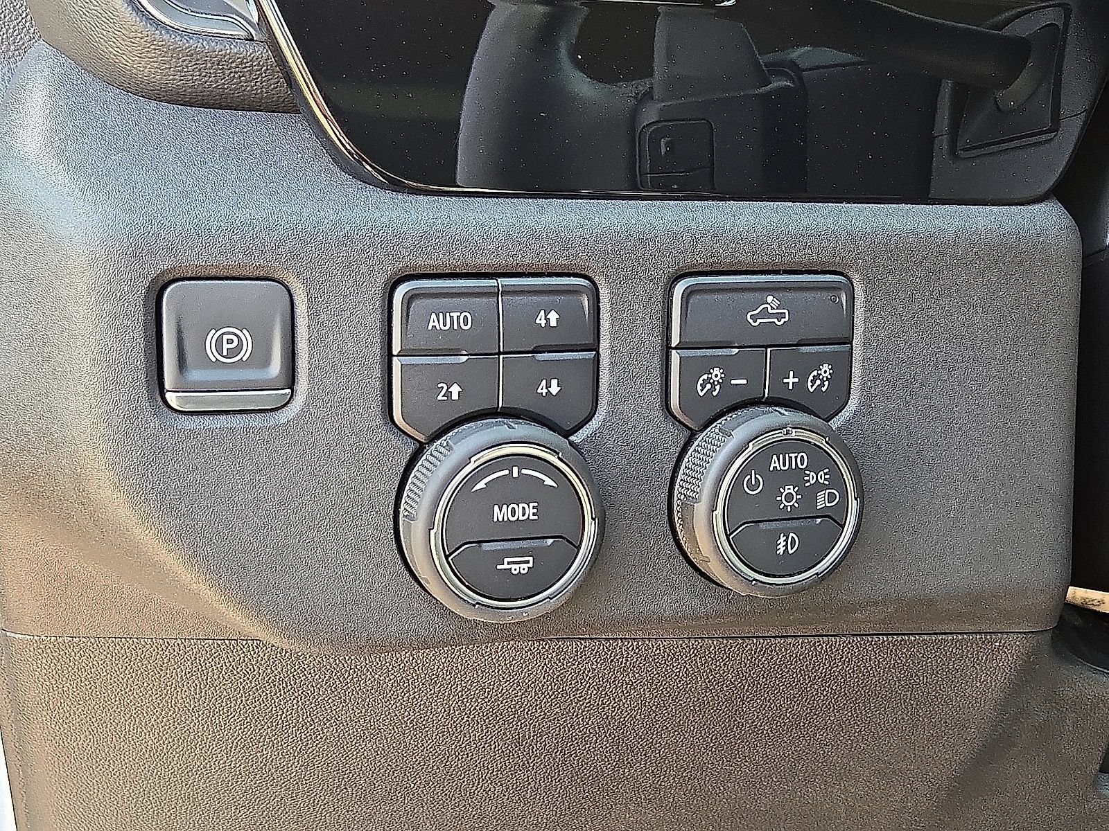 Used 2025 Chevrolet Silverado 1500 LT Trail Boss w/ LPO, Dark Essentials Package AWD/4WD image 26
