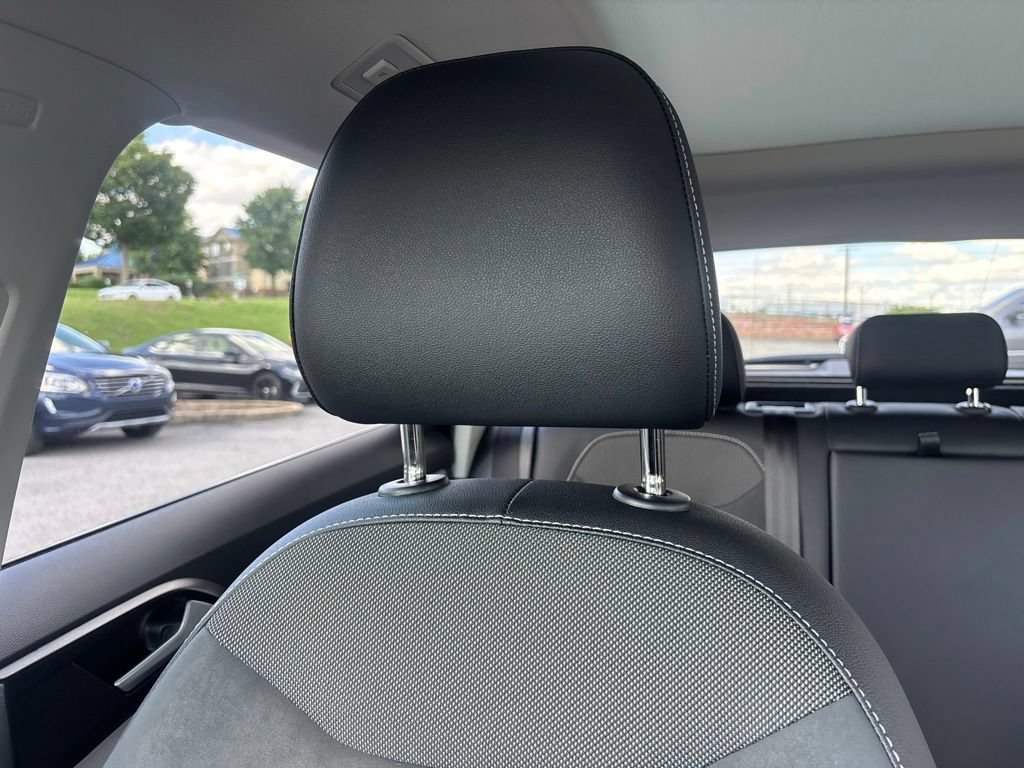 Certified 2022 Volkswagen Taos SE FWD image 22