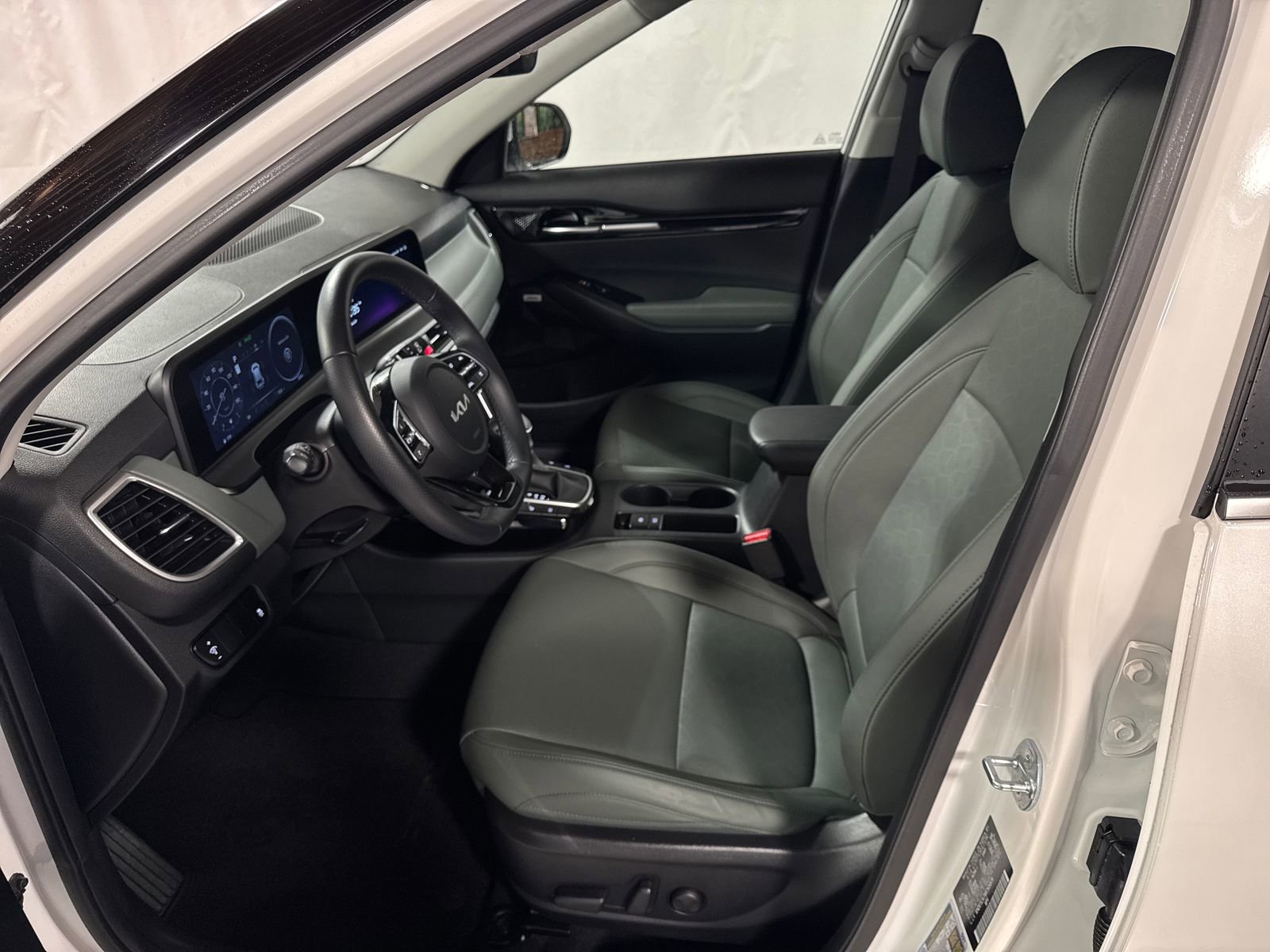 Certified 2024 Kia Seltos SX image 3