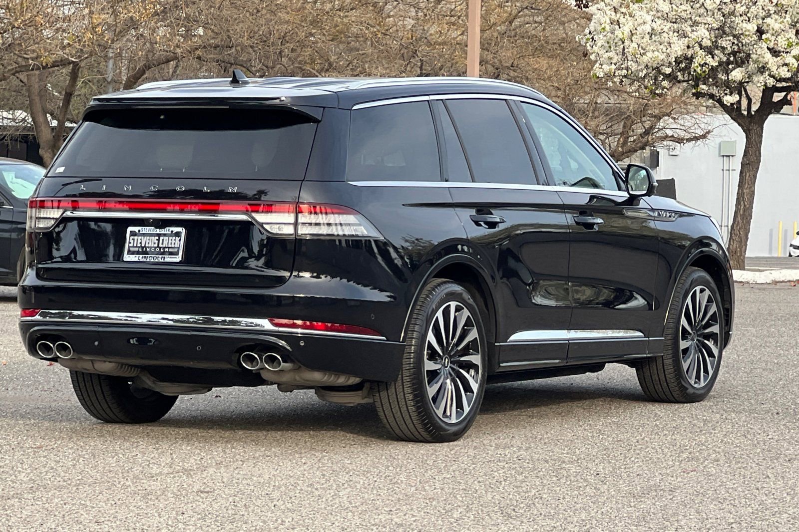 Certified 2023 Lincoln Aviator Black Label Grand Touring w/ Class IV Trailer Tow Package image 4