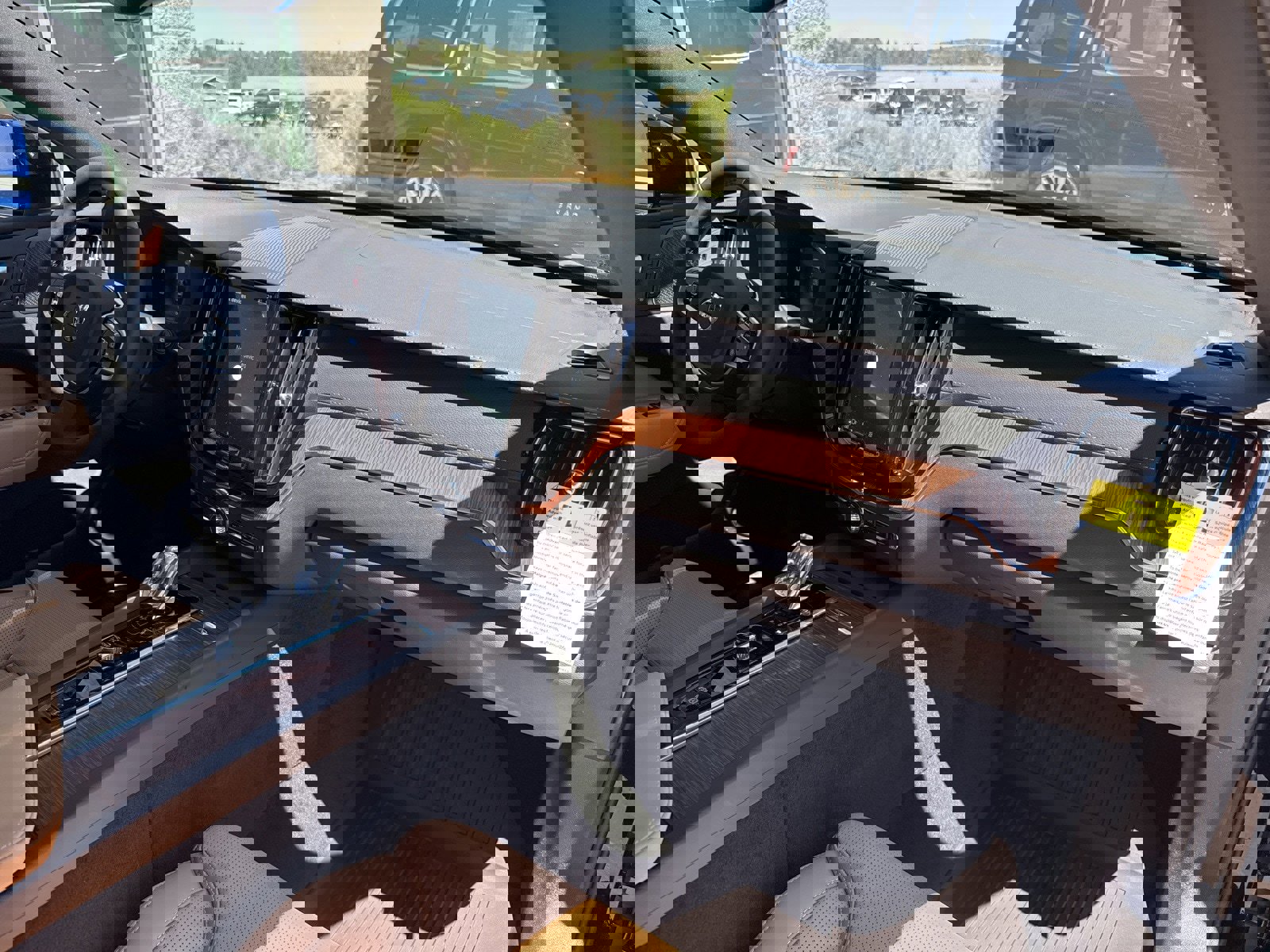 Certified 2025 Volvo XC60 B5 Ultra w/ Protection Package Premier image 16