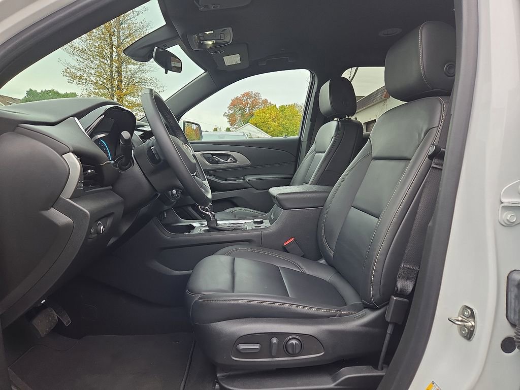 Used 2023 Chevrolet Traverse LT image 19