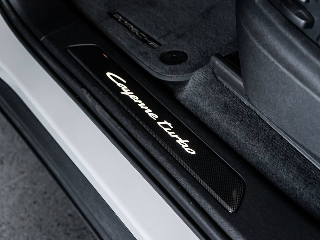 Certified 2025 Porsche Cayenne Turbo AWD/4WD image 13