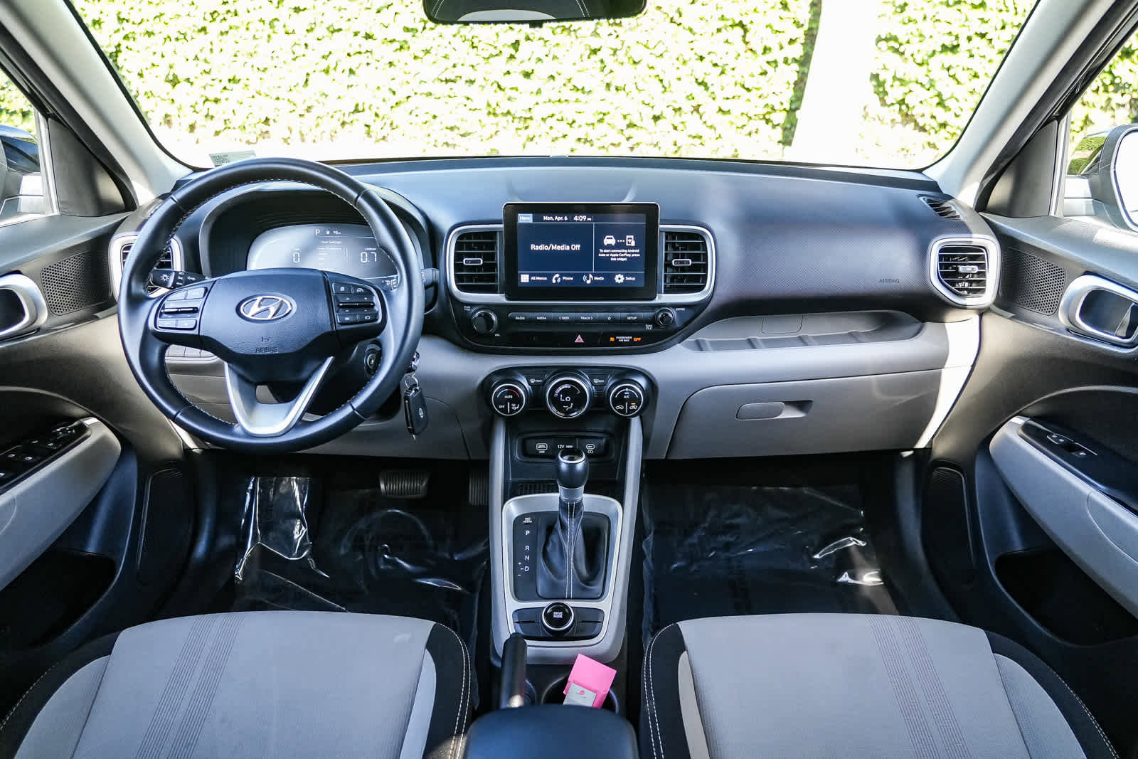 Used 2023 Hyundai Venue SEL image 12