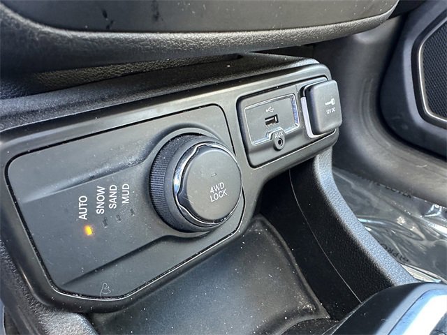 Used 2023 Jeep Renegade Limited w/ Sun/Sound Group image 24