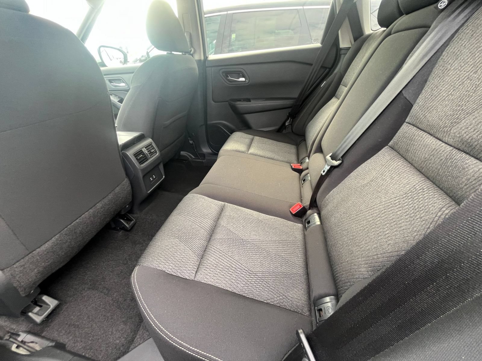 Used 2025 Nissan Rogue SV FWD image 28