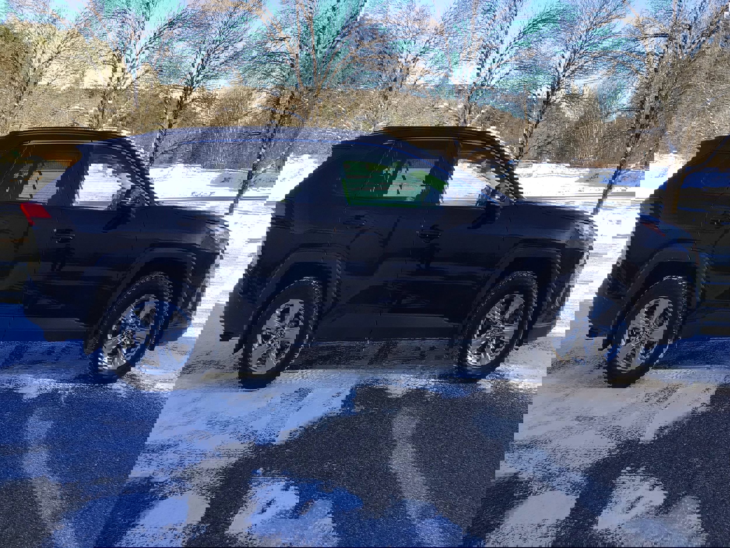 Used 2023 Toyota RAV4 XLE image 9