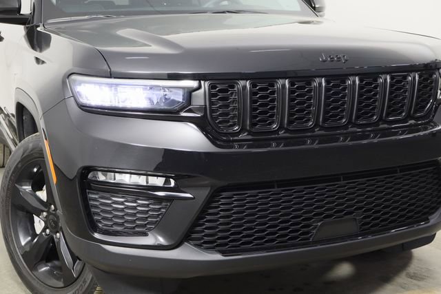 Used 2023 Jeep Grand Cherokee Limited w/ Black Appearance Package image 42
