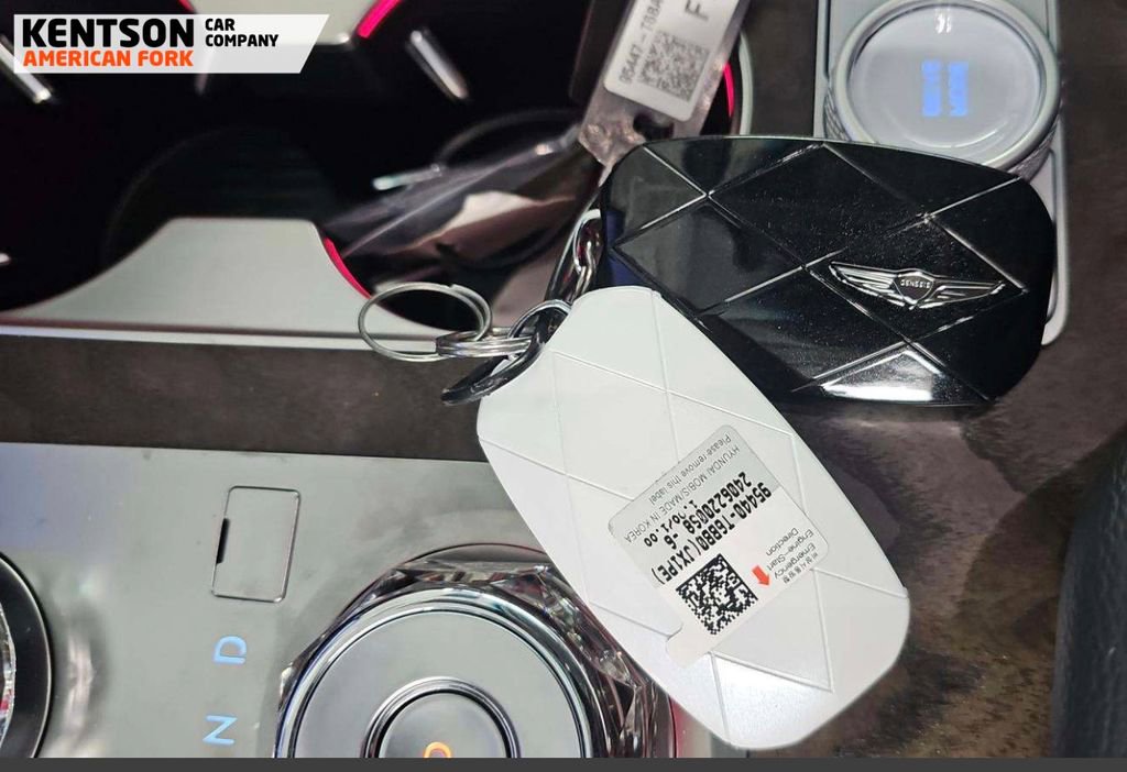 Used 2025 Genesis GV80 2.5T Select image 12