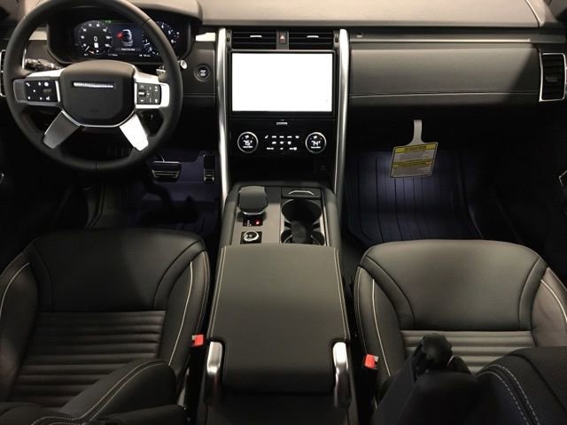 New 2024 Land Rover Discovery Dynamic SE image 27