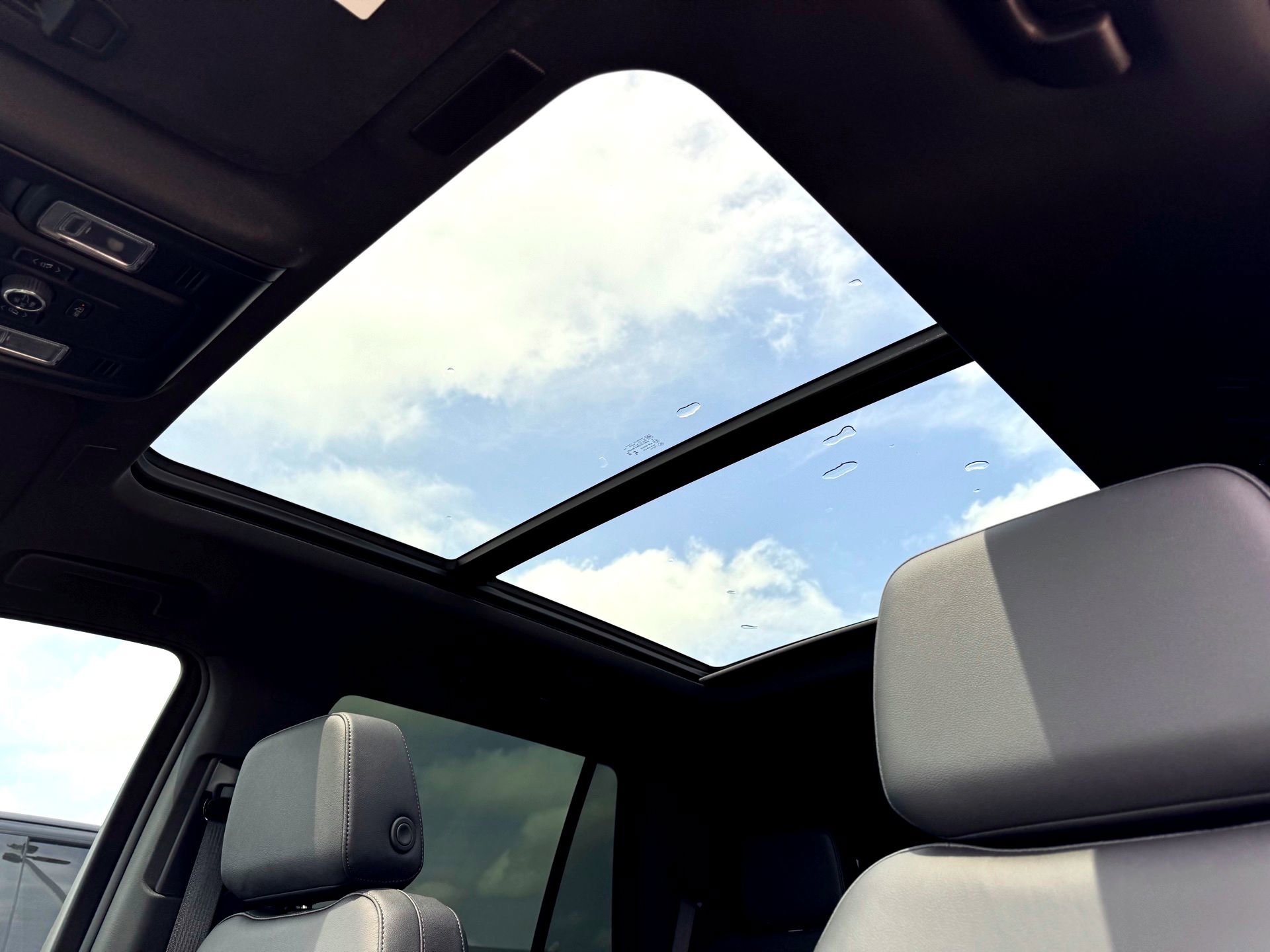 Used 2025 Chevrolet Tahoe Z71 w/ Comfort Package image 15