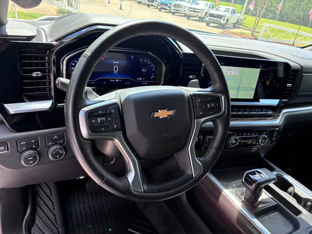 Used 2025 Chevrolet Silverado 1500 LT AWD/4WD image 29