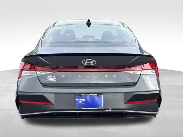 New 2026 Hyundai Elantra SEL Sport Premium FWD image 4