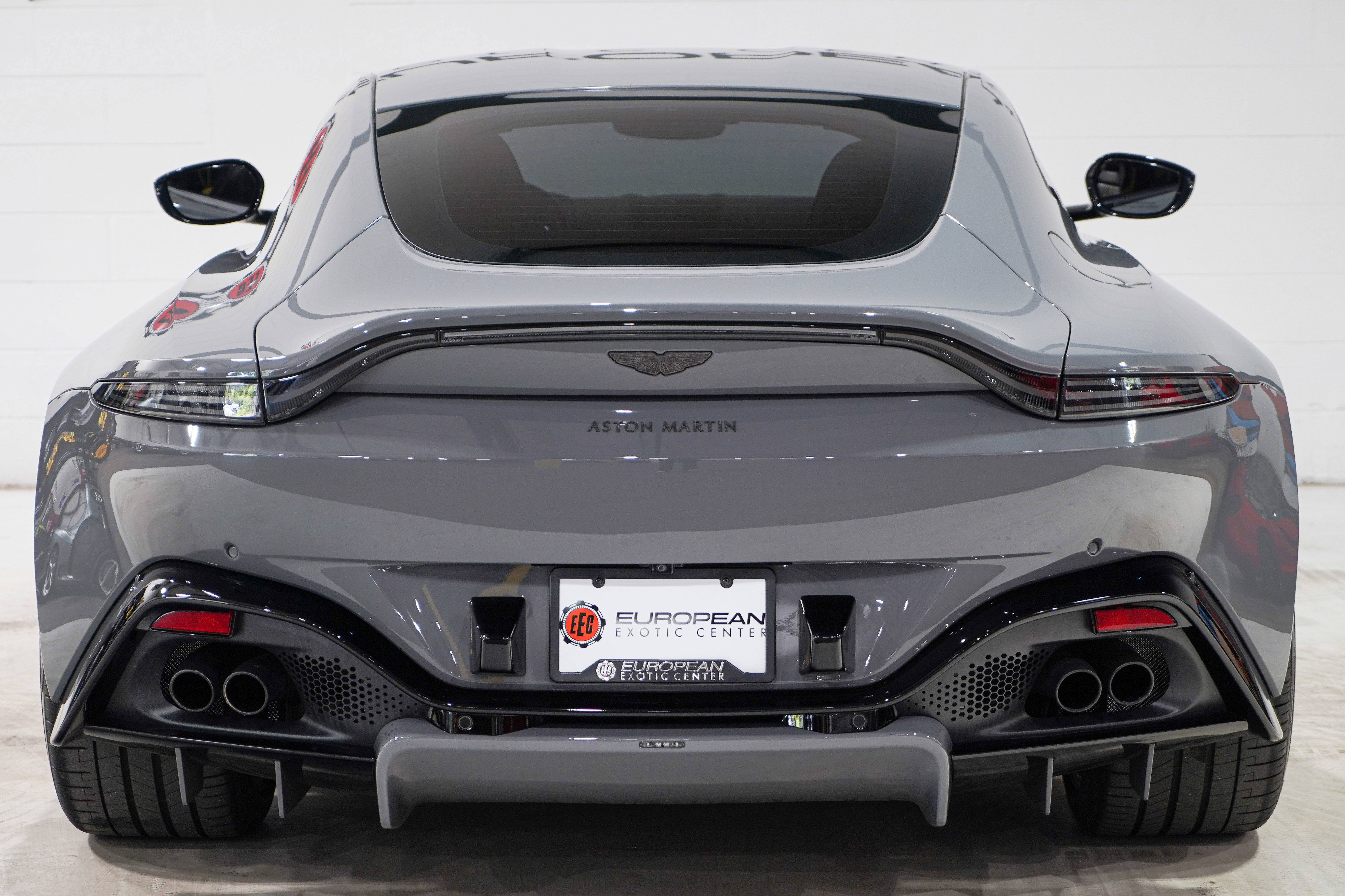 Used 2020 Aston Martin V8 Vantage Coupe RWD image 3