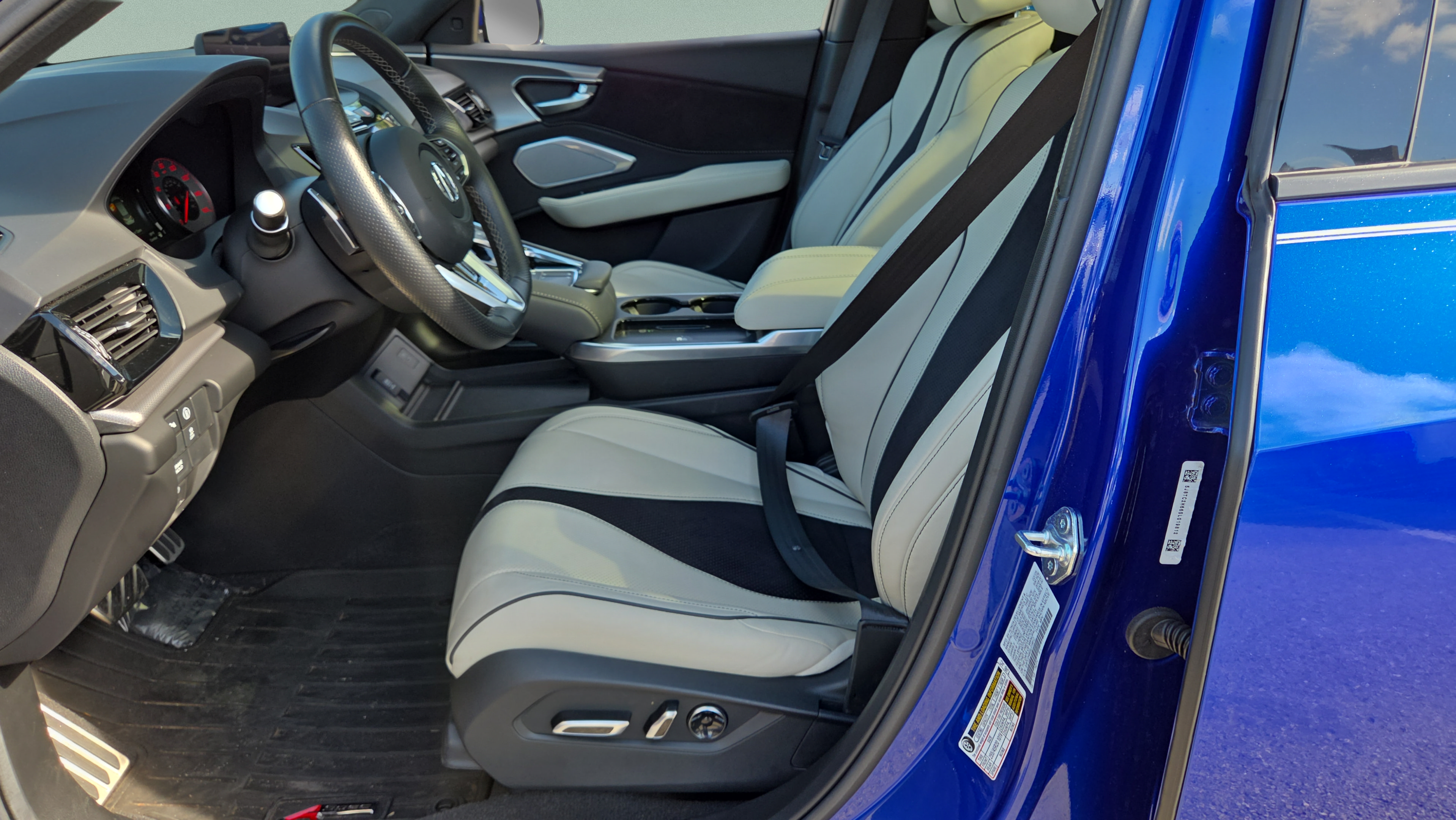 Certified 2025 Acura RDX w/ Advance Package AWD/4WD image 9