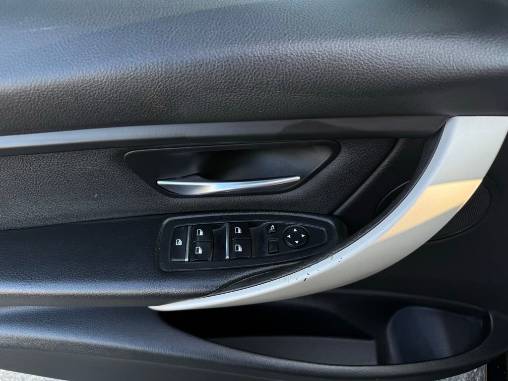 Used 2018 BMW 320i Sedan image 19