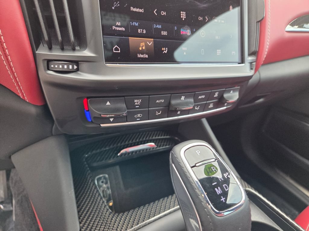 Used 2021 Maserati Levante GranLusso AWD/4WD image 28