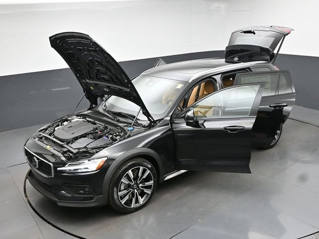 New 2026 Volvo V60 B5 Cross Country Ultra w/ Climate Package AWD/4WD image 53