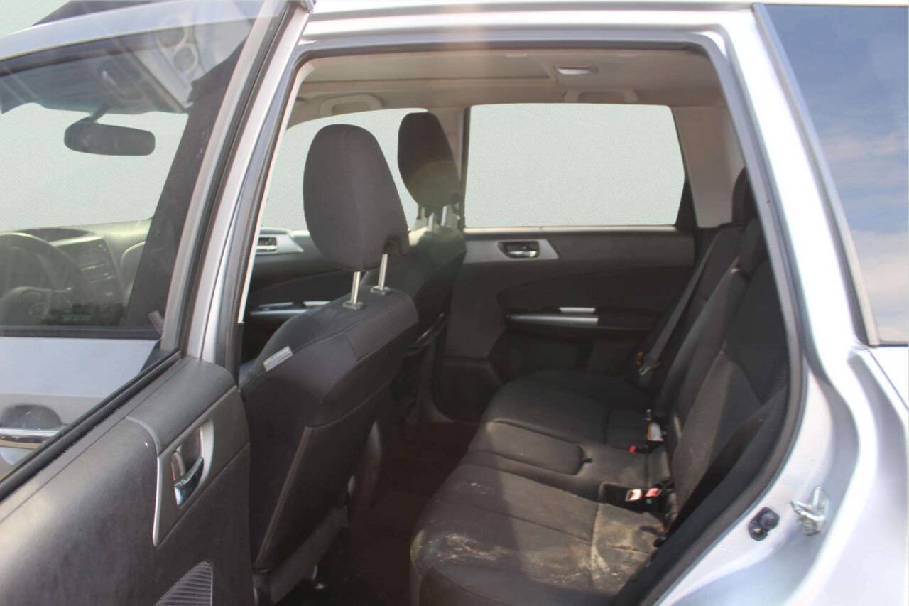 Used 2012 Subaru Forester 2.5X Premium w/ Popular Pkg 3 AWD/4WD image 7